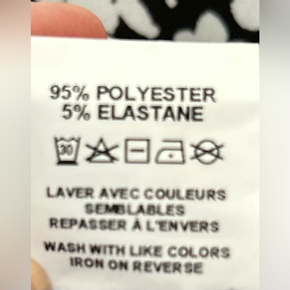 Kim & Co. V-neck Sleeveless Top - Picture 4 of 4